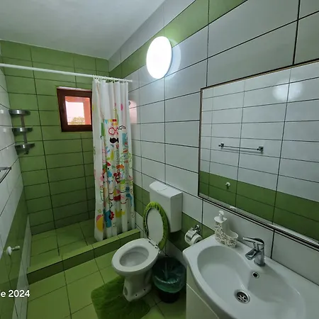 Casa Adrian * Două Mai