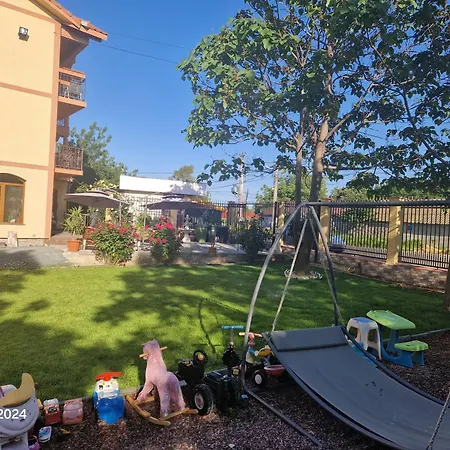 Homestay Casa Adrian 2 Mai